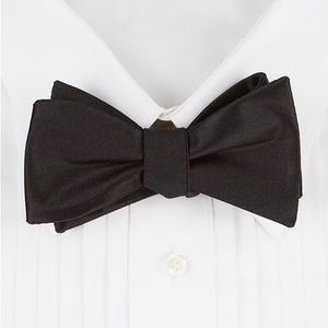Cremieux Solid Silk Bow Tie in Black